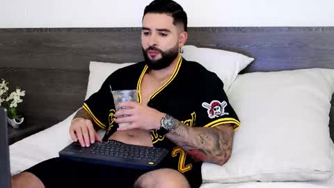 Snapshot of lukhass chatting on October 16, 10:44 pm Lukhas f4f online show from October 16, 10:44 pm