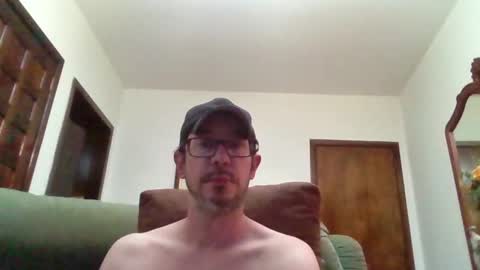 Snapshot of lukz88bigcock chatting on February 12, 12:38 am Luke online show from February 12, 12:38 am