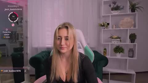 Snapshot of lulu___moon chatting on November 13, 9:52 am Lily online show from November 13, 9:52 am