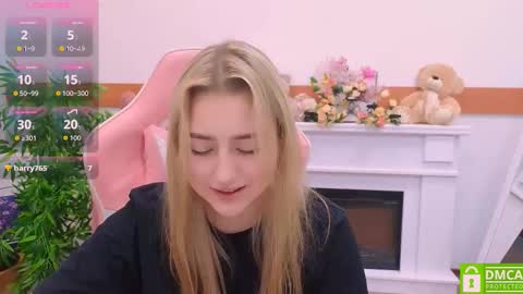 Snapshot of lulu___moon chatting on November 17, 6:41 am Lily online show from November 17, 6:41 am