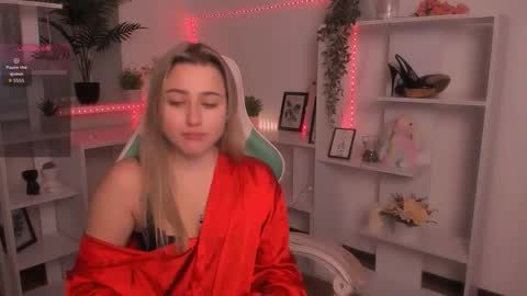 Snapshot of lulu___moon chatting on November 24, 6:57 am Lily online show from November 24, 6:57 am