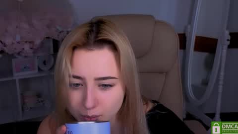 Lily online show from February 8, 9:29 pm