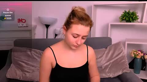 Lily online show from February 17, 9:43 pm