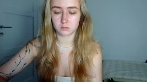 Snapshot of lulu_baby1 chatting on June 14, 10:17 am Lulu Baby18 online show from June 14, 10:17 am