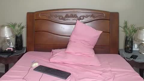 lulu_wild online show from October 27, 12:31 pm