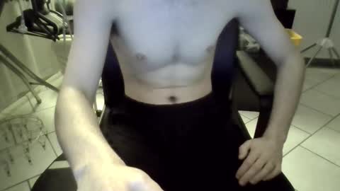 Snapshot of luluarsss chatting on March 1, 10:23 pm luluarsss online show from March 1, 10:23 pm