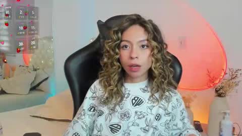 luluuberry online show from February 24, 7:56 pm