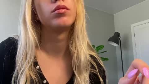 Snapshot of lumineess chatting on May 23, 1:37 pm Catherine online show from May 23, 1:37 pm