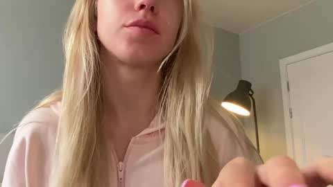 Snapshot of lumineess chatting on June 1, 4:20 pm Catherine online show from June 1, 4:20 pm