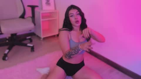 Snapshot of lummii_ chatting on February 8, 3:26 pm lummii_ online show from February 8, 3:26 pm