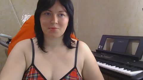 Snapshot of luna07070 chatting on May 4, 7:10 pm Christina online show from May 4, 7:10 pm