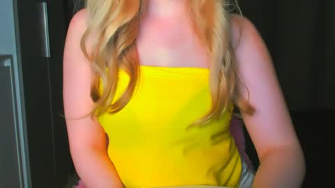 luna1vibe online show from May 1, 9:30 pm