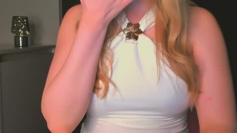 luna1vibe online show from May 6, 11:10 pm