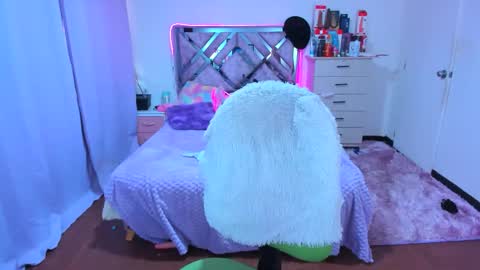 luna_analya online show from November 4, 4:50 pm