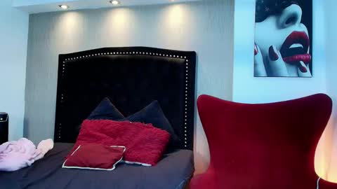 Luna And Titan  online show from January 9, 12:30 pm