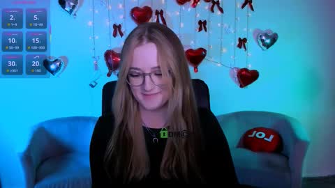 luna_berryy online show from February 27, 8:20 pm