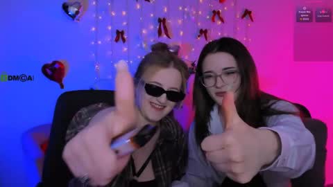 luna_berryy online show from April 18, 7:58 pm