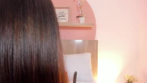 L U N A  online show from June 3, 1:46 pm