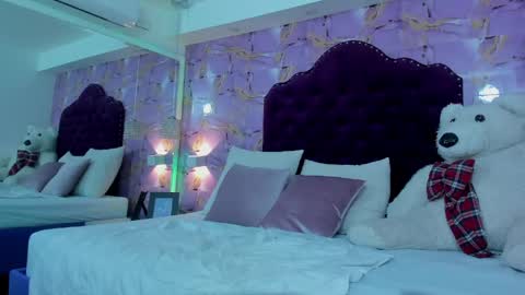 Luna Bloom online show from May 15, 6:09 am
