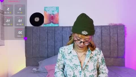 luna_blooms online show from April 11, 11:47 am