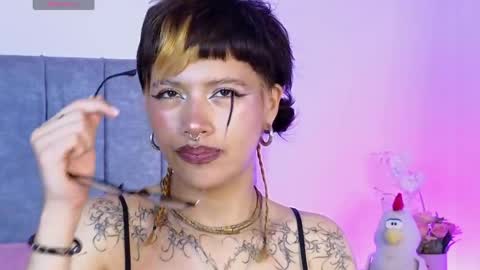 luna_blooms online show from April 16, 2:07 pm