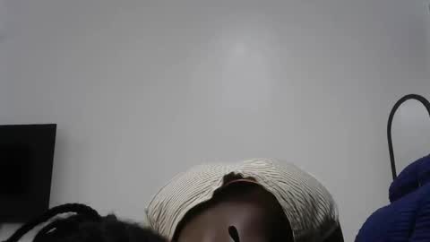 Snapshot of luna_blues chatting on May 10, 12:05 am luna_blues online show from May 10, 12:05 am