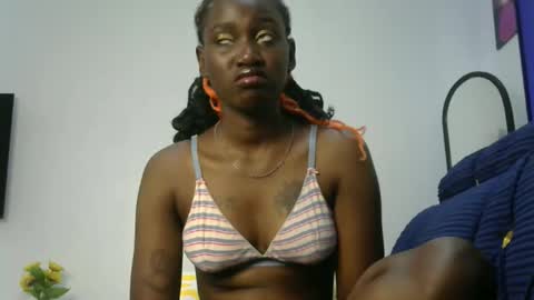 Snapshot of luna_blues chatting on May 10, 1:49 pm luna_blues online show from May 10, 1:49 pm