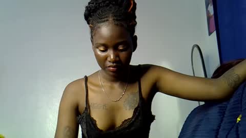 Snapshot of luna_blues chatting on May 11, 2:23 pm luna_blues online show from May 11, 2:23 pm