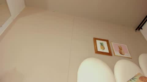 luna_bradley_ online show from April 8, 12:38 pm