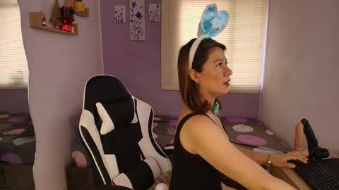 Snapshot of luna_desiree chatting on November 29, 9:51 pm luna_desiree online show from November 29, 9:51 pm