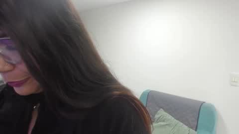 luna  online show from December 19, 11:28 am