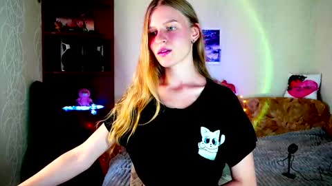 Snapshot of luna_evan chatting on September 24, 8:50 am luna_evan online show from September 24, 8:50 am