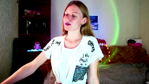 Snapshot of luna_evan chatting on October 7, 9:28 am luna_evan online show from October 7, 9:28 am