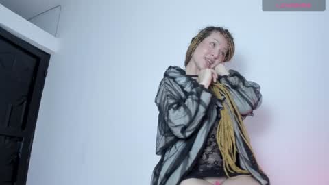 luna_hazard online show from December 5, 9:06 am