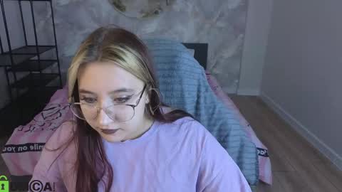 Luna Host online show from April 14, 1:44 am