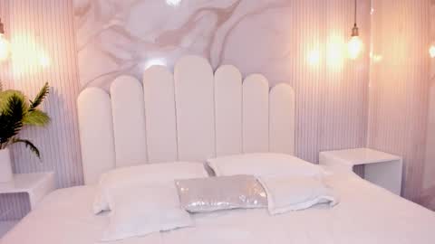 Snapshot of luna_hot_ass chatting on December 5, 3:41 pm luna_hot_ass online show from December 5, 3:41 pm