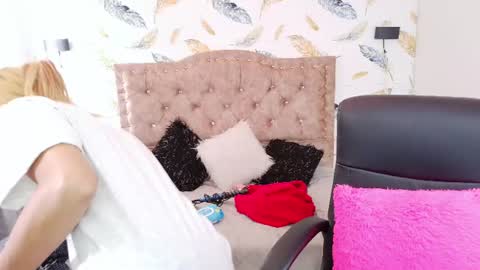 luna_lm online show from June 15, 8:33 pm