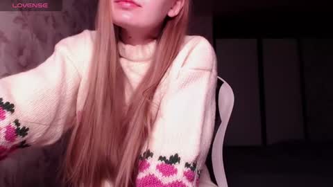 Snapshot of luna_loveisgood chatting on December 5, 11:49 am Luna online show from December 5, 11:49 am