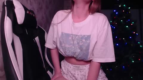 Snapshot of luna_loveisgood chatting on December 24, 8:16 pm Luna online show from December 24, 8:16 pm