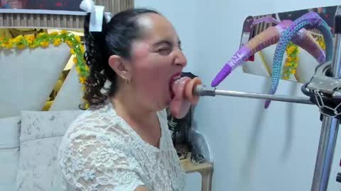 luna_naughty1 online show from May 23, 10:14 pm