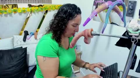 luna_naughty1 online show from May 30, 6:49 pm
