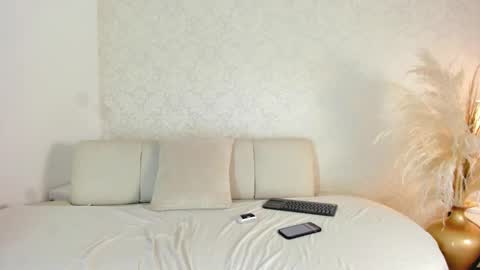 Snapshot of luna_noirxx chatting on February 16, 9:22 pm Luna online show from February 16, 9:22 pm