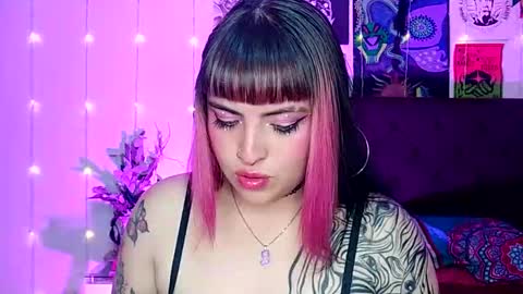 Snapshot of luna_ray420 chatting on December 11, 2:52 am MISS LUNA online show from December 11, 2:52 am