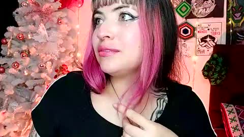 Snapshot of luna_ray420 chatting on December 23, 7:49 am MISS LUNA online show from December 23, 7:49 am