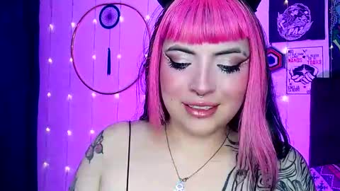 Snapshot of luna_ray420 chatting on January 24, 5:53 am MISS LUNA online show from January 24, 5:53 am