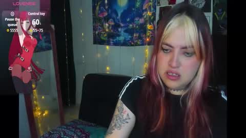 Snapshot of luna_ray420 chatting on October 20, 8:37 am MISS LUNA online show from October 20, 8:37 am