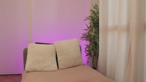 Snapshot of luna_riva chatting on June 3, 8:17 am Luna Riva online show from June 3, 8:17 am
