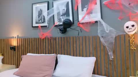 Snapshot of luna_roja25 chatting on October 22, 1:44 pm LUNA online show from October 22, 1:44 pm