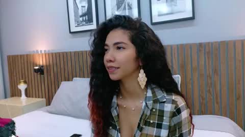 Snapshot of luna_roja25 chatting on November 28, 1:25 pm LUNA online show from November 28, 1:25 pm