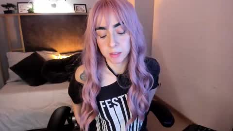 Snapshot of luna_tagliaferri chatting on December 19, 3:52 pm Luna online show from December 19, 3:52 pm